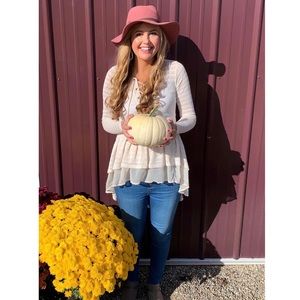 Let’s Connect on Instagram!⭐️ IG: anna_cat_closet